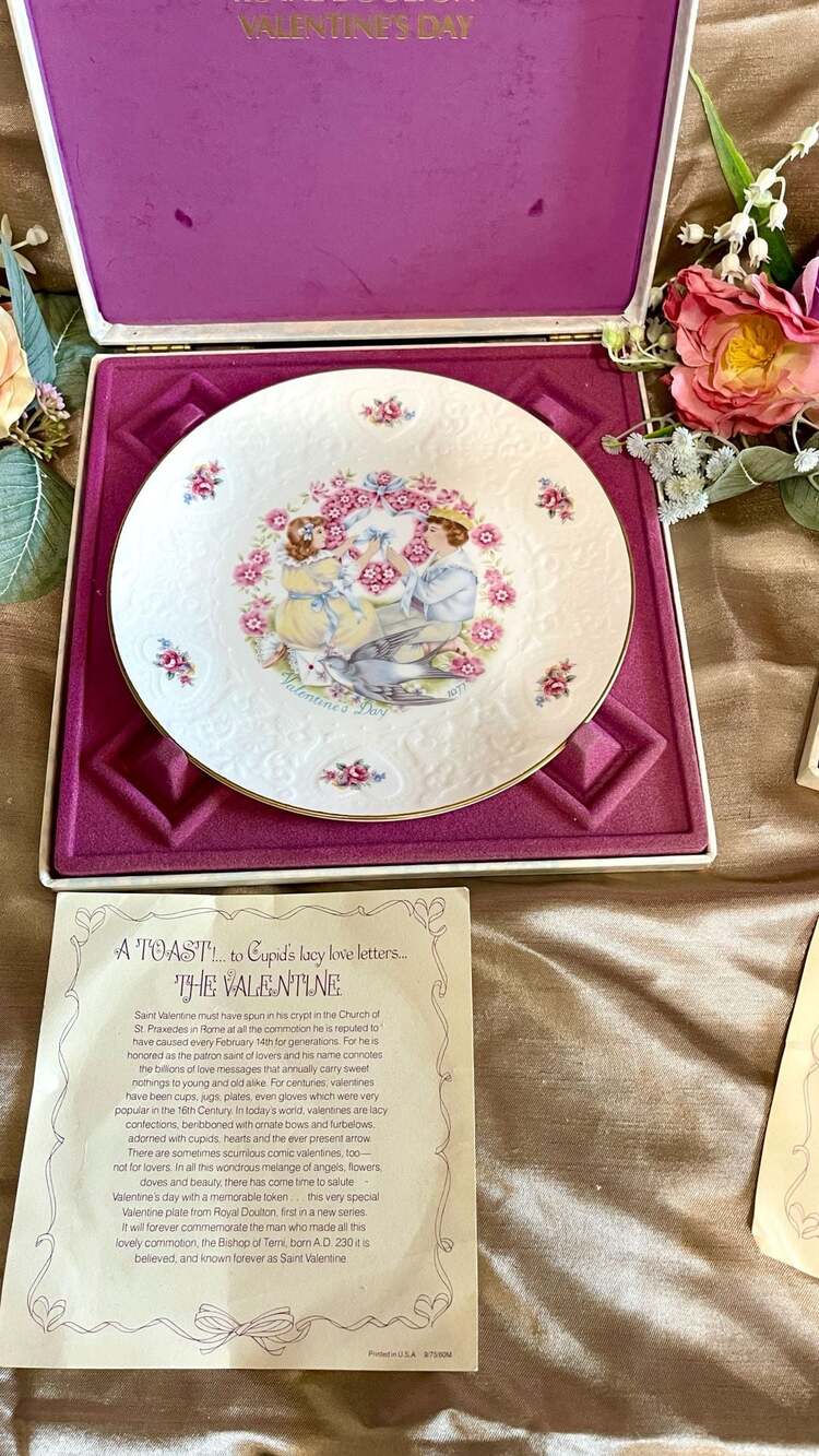 Set of 3 Vintage Royal Doulton Valentine's Day Collector Plates (1976, 1977, 197 - Picture 6 of 7